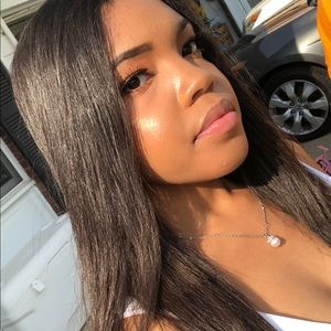 Meet your Posher, Nia